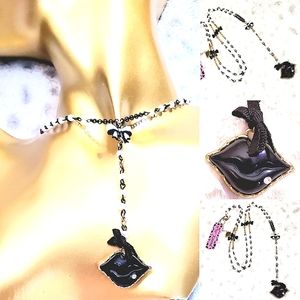 Black-and-white beaded bow crystal lips necklace